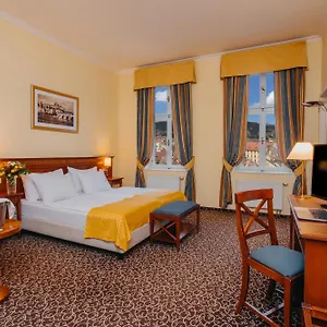 Louis Leger Hotel